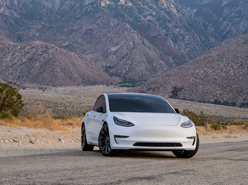 tesla model 3 blanche face