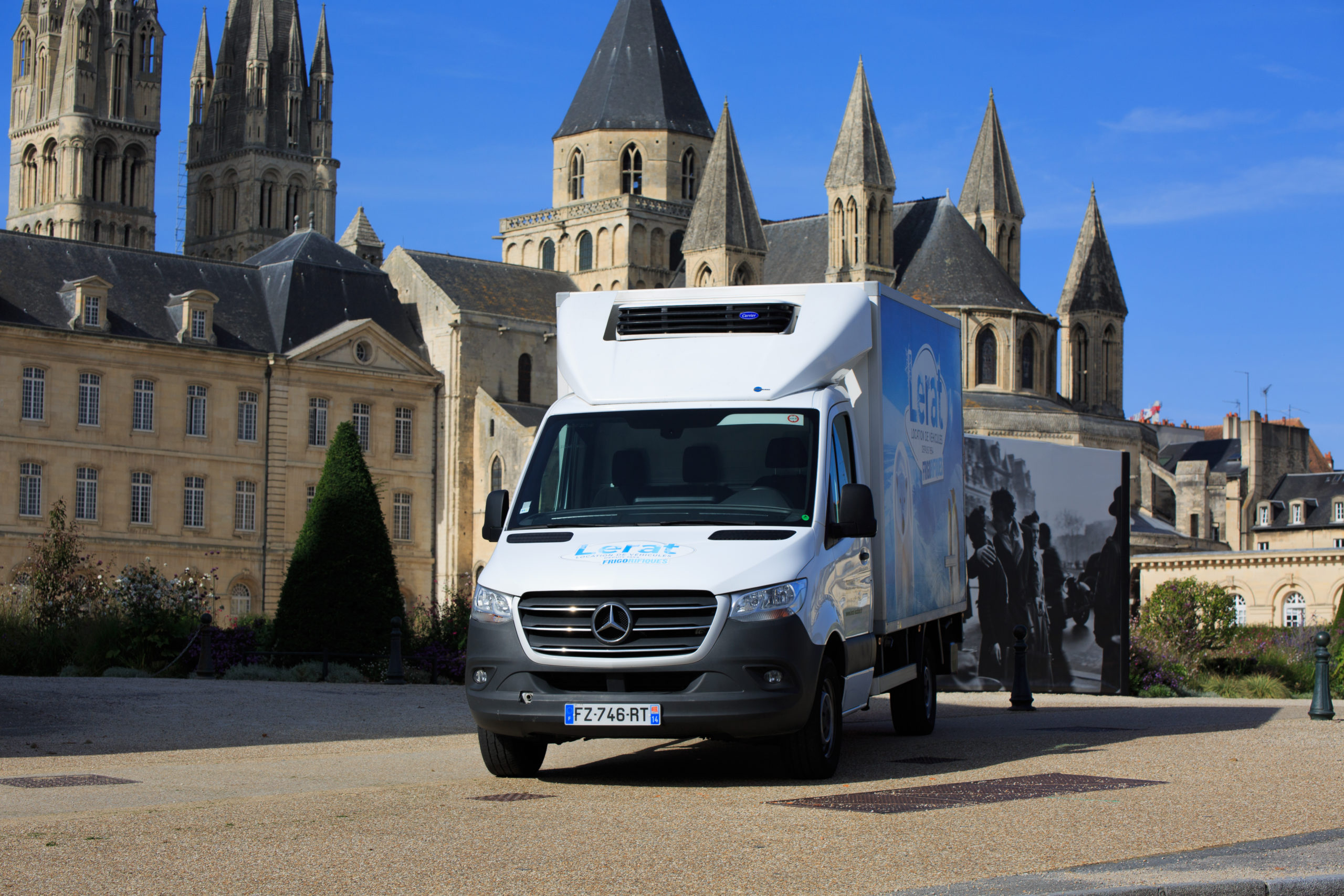 fourgon frigorifique avec hayon pour transporter vos denrées périssables au frais