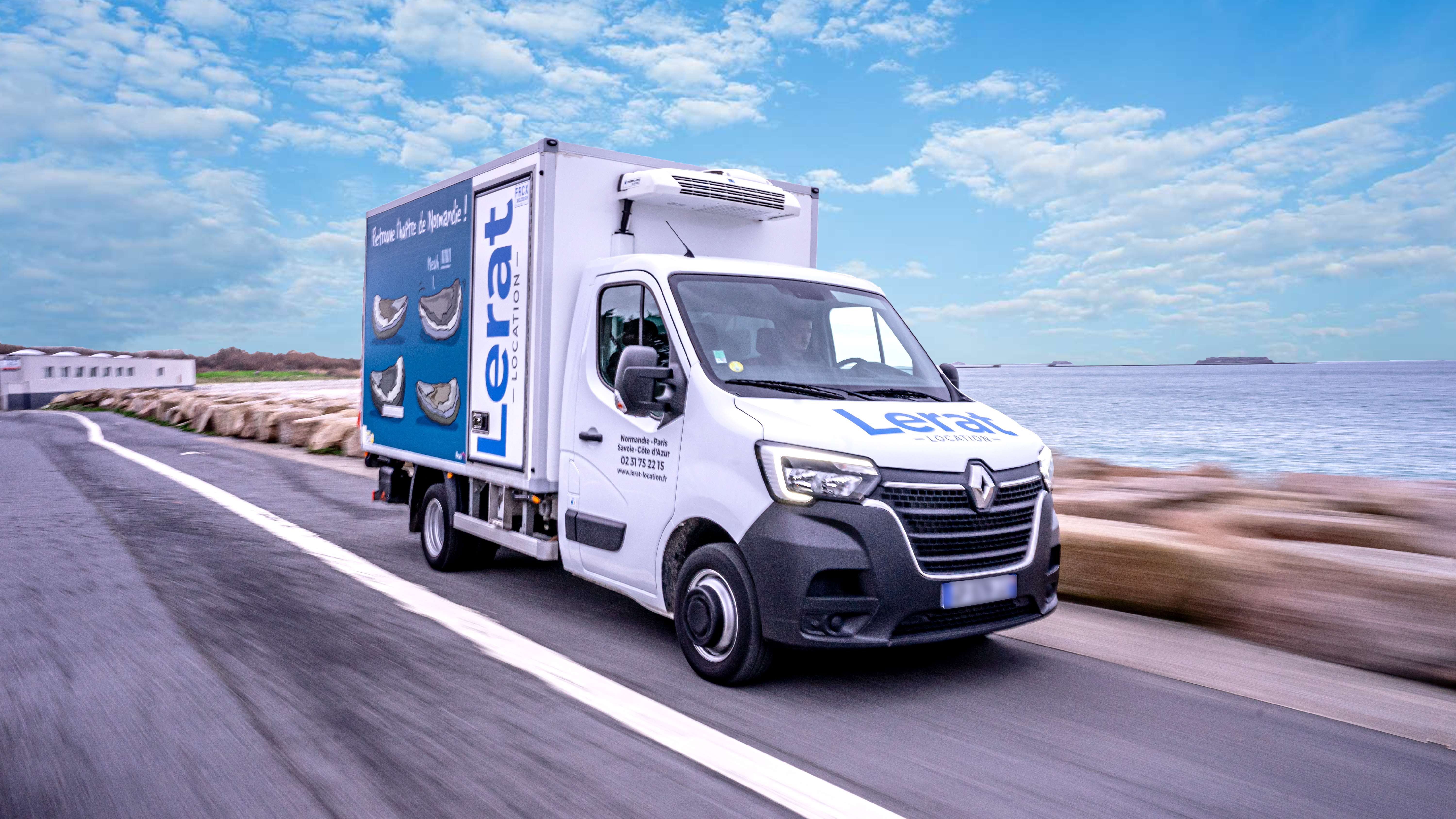 grand camion frigorifique permettant le transport au frais de denrées périssables